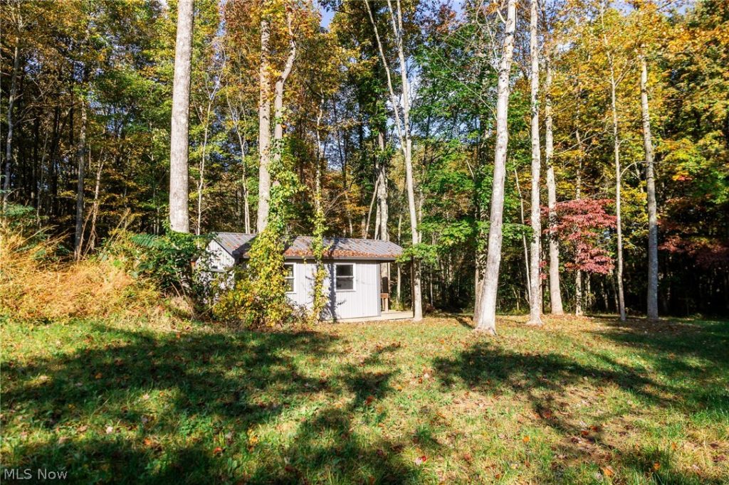 6985 Brush Run Road, Cambridge, OH