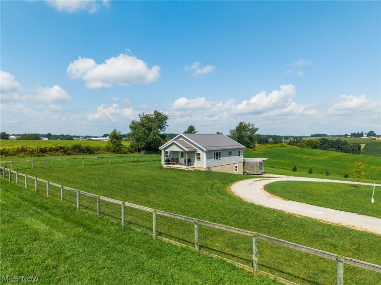 3657 Moreland Road, Fredericksburg, OH - Photo 5
