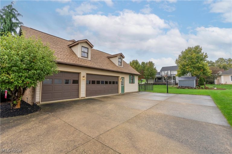 6913 Salerno Street, Canton, OH - Photo 2