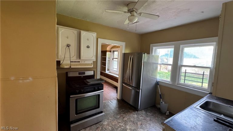 16003 Huntmere Avenue, Cleveland, OH - Photo 8