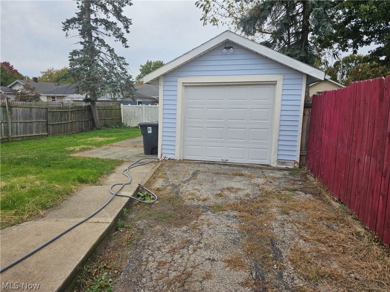 1198 Burkhardt Avenue, Akron, OH - Photo 3