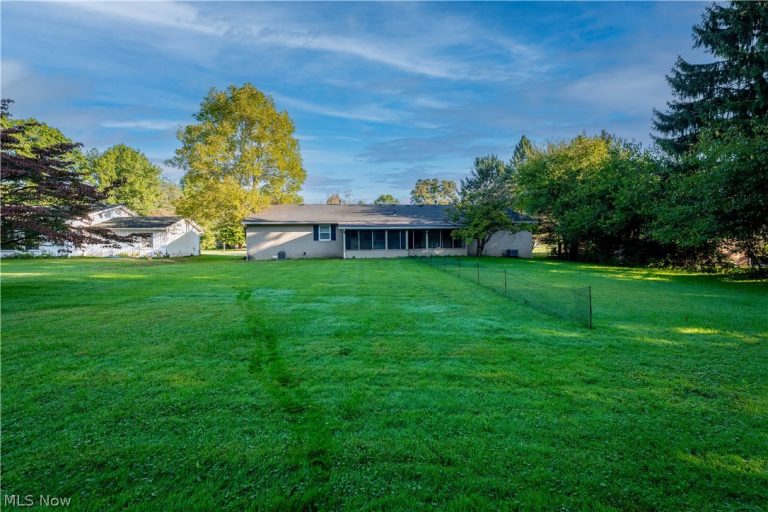 3575 Perry Drive, Massillon, OH - Photo 3