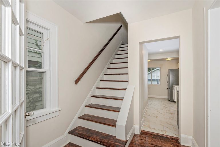 2092 Hampstead Road, Cleveland Heights, OH - Photo 5