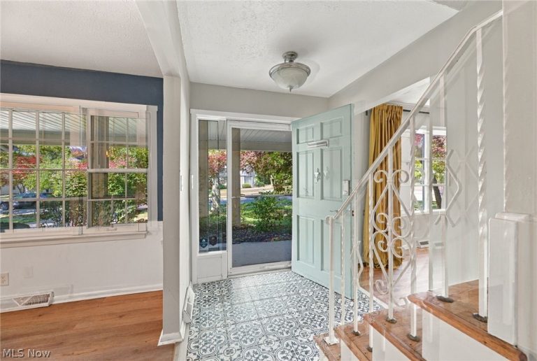16506 Fernway Road, Shaker Heights, OH - Photo 4