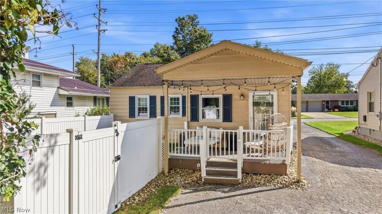 332 Caroline Avenue, Hubbard, OH - Photo 4