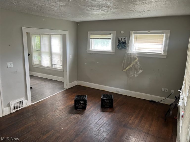 11510 Shadeland Avenue, Cleveland, OH - Photo 5