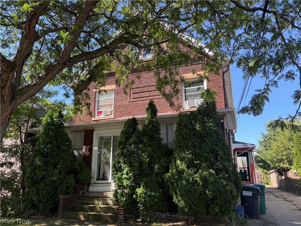2018 Dowd Avenue, Lakewood, OH
