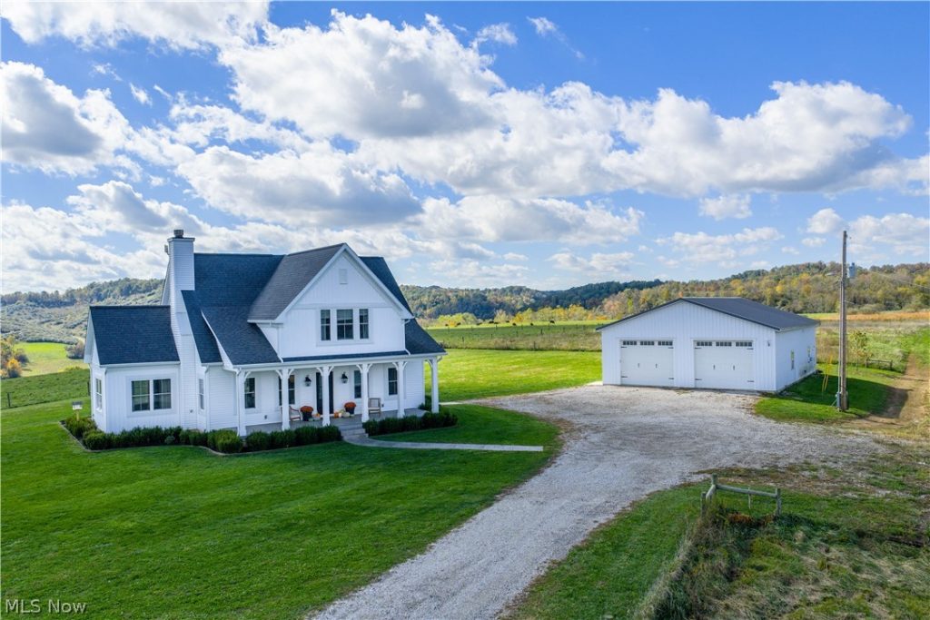 1460 Miller Road, New Philadelphia, OH