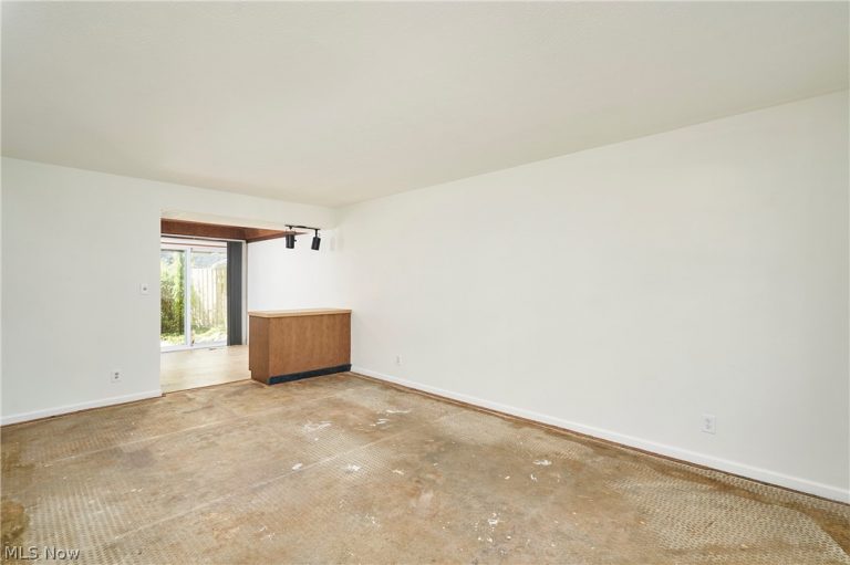 76 Menlo Park Drive, Akron, OH - Photo 4