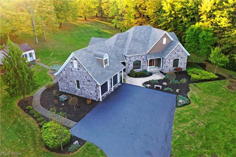 540 Warner Road, Hubbard, OH - Photo 2