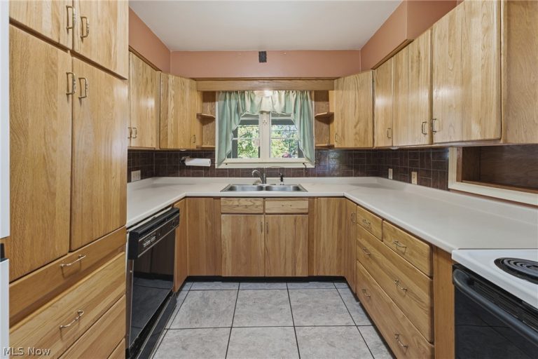 1315 Grove Street, Canton, OH - Photo 5