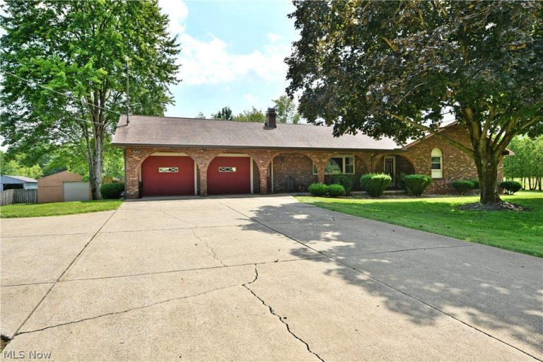 5212 King Graves Road, Vienna, OH - Photo 2