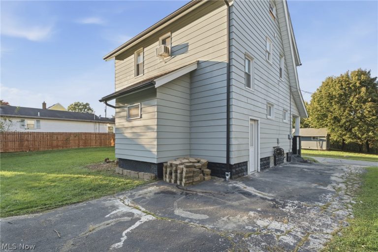 2205 Burbank Avenue, Youngstown, OH - Photo 6