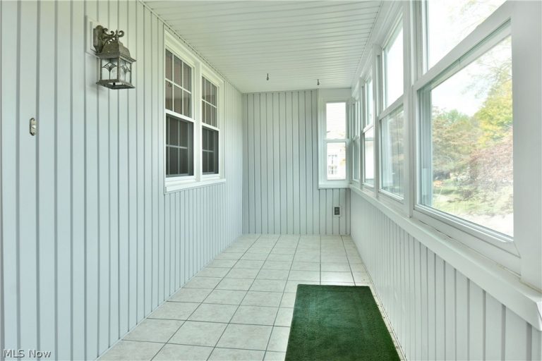 190 Maple Leaf Drive, Hubbard, OH - Photo 8