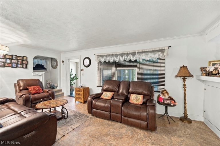 17816 Woodbury Avenue, Cleveland, OH - Photo 5