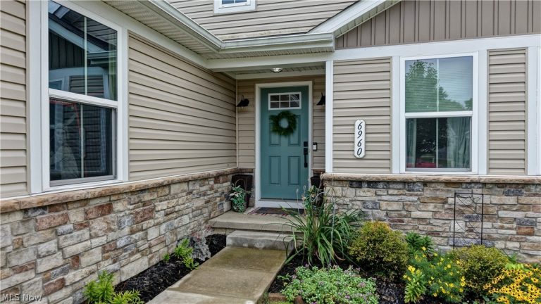 6960 Gauntlet Street, Massillon, OH - Photo 2