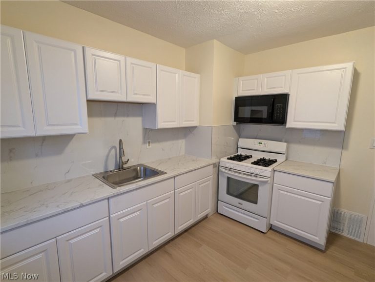 10901 Saint Mark Avenue, Cleveland, OH - Photo 2