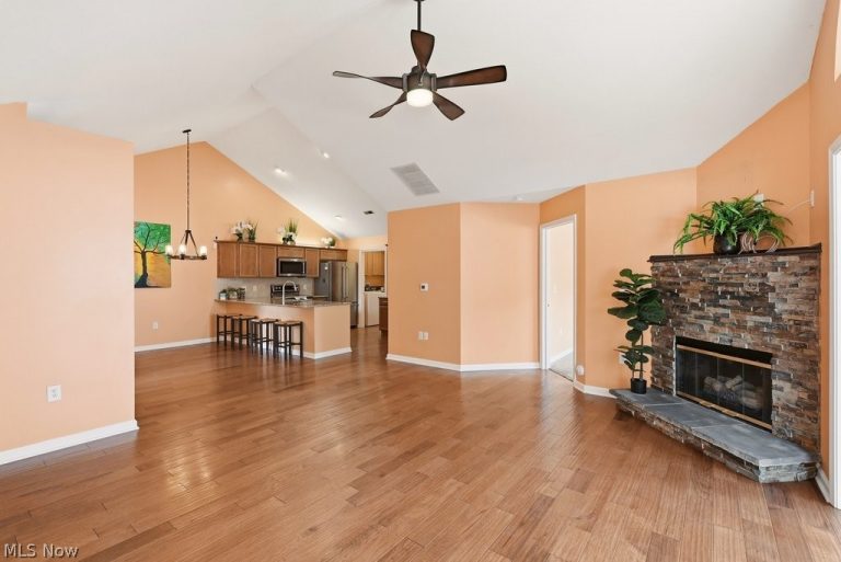 625 Crossings Circle, Tallmadge, OH - Photo 4