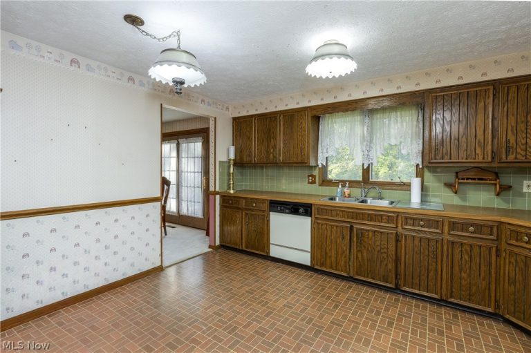 975 Norwich Avenue, Massillon, OH - Photo 5