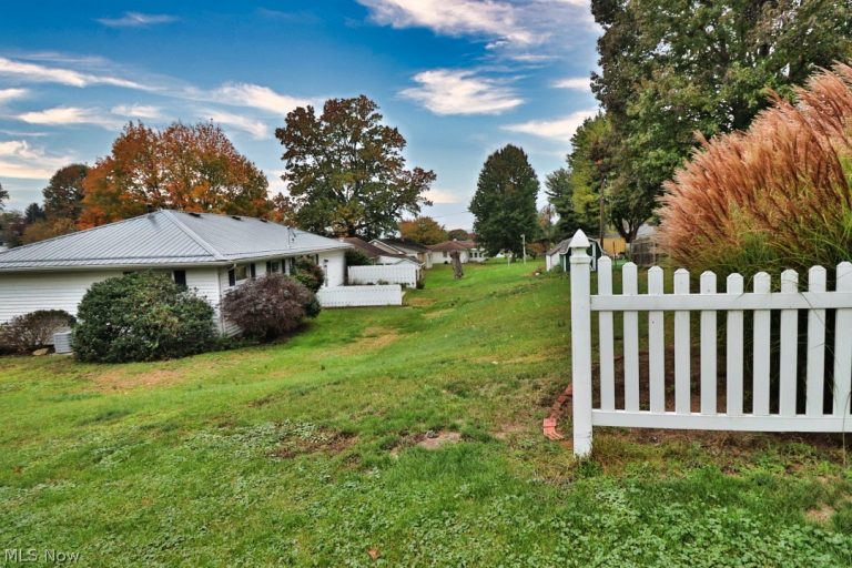 1890 Adams Street, Coshocton, OH - Photo 4