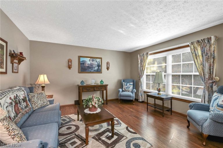3240 Forest Overlook Drive, Seven Hills, OH - Photo 8