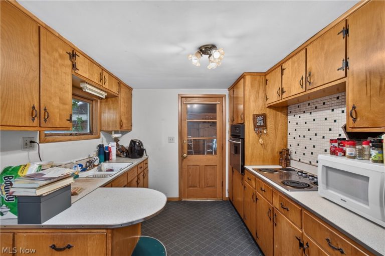 5201 Revere Avenue, Massillon, OH - Photo 8