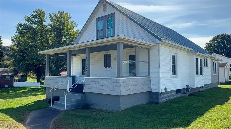 1300 23 Street, Vienna, WV - Photo 3