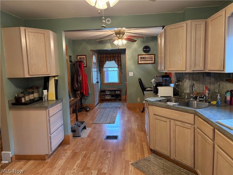 308 Hyde Avenue, Niles, OH - Photo 8