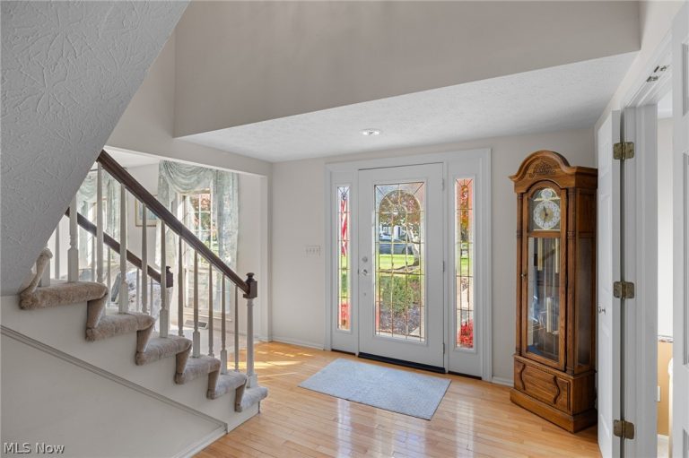 18204 Winchester Court, Strongsville, OH - Photo 4