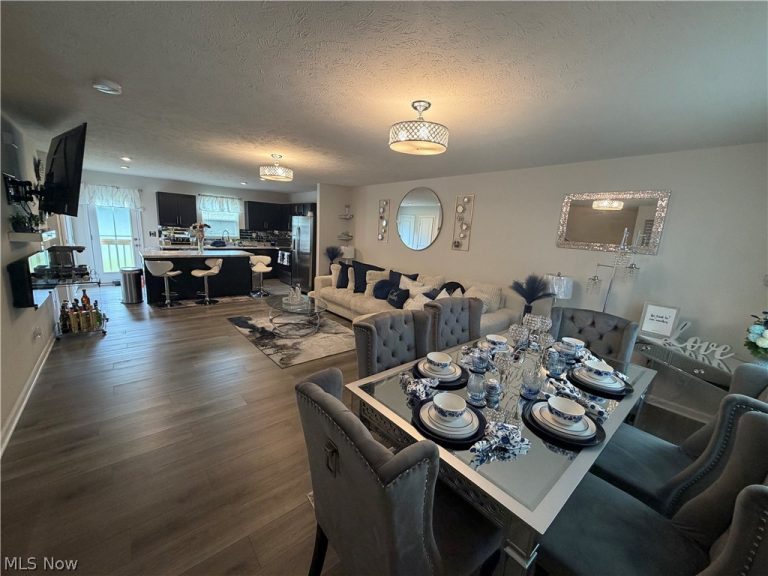 105 Zenith Court, Eastlake, OH - Photo 2