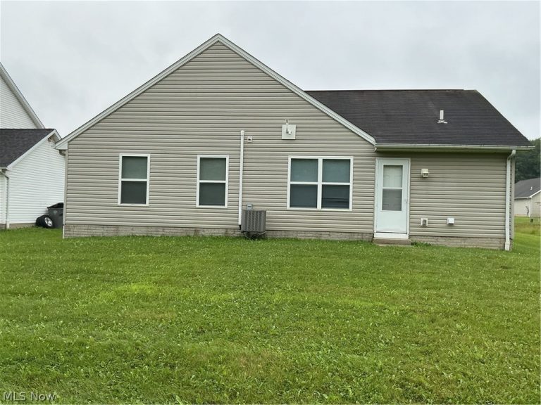 2832 Benford Lane, Youngstown, OH - Photo 2