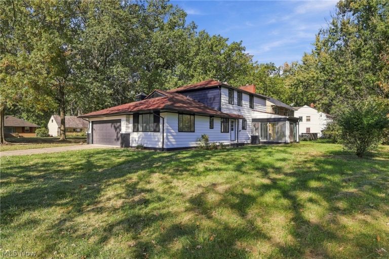 2131 Newbury Drive, Cleveland, OH - Photo 4