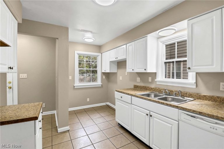 3967 Bluestone Road, Cleveland Heights, OH - Photo 4