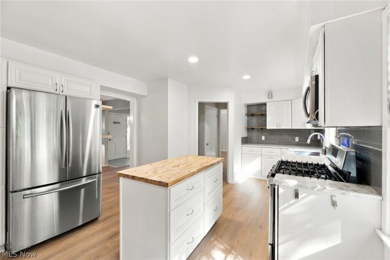 16506 Fernway Road, Shaker Heights, OH - Photo 8