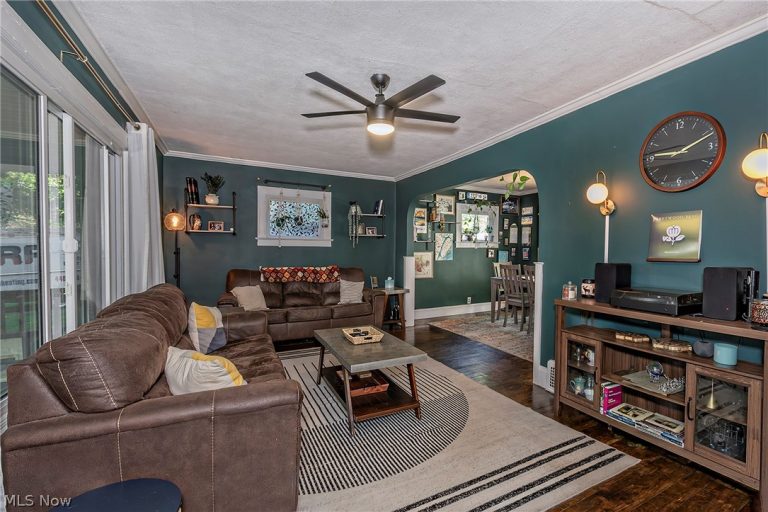 3854 Brookside Boulevard, Cleveland, OH - Photo 5