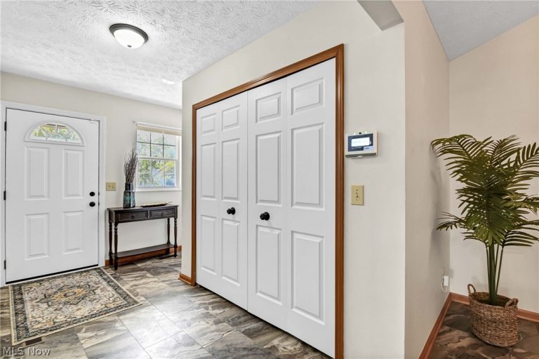 31170 Lily Lane, North Olmsted, OH - Photo 6