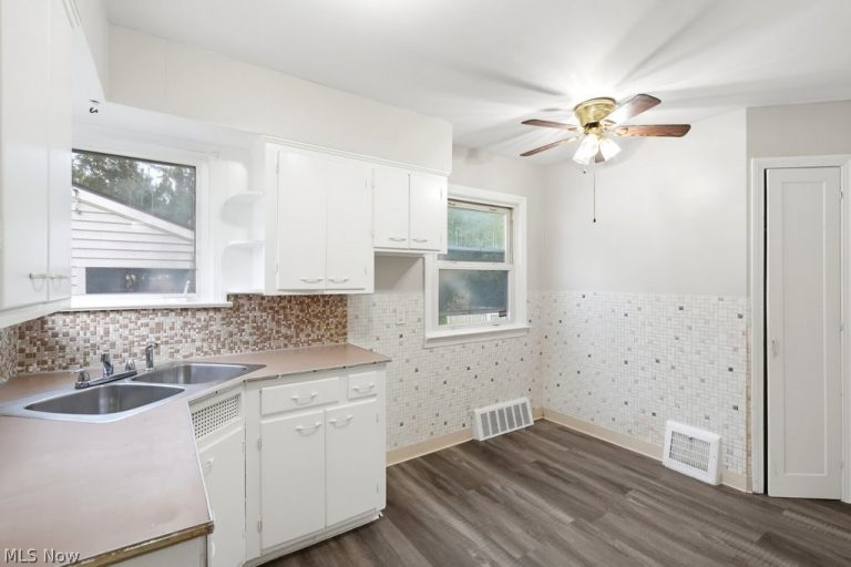 742 Northfield Road, Bedford, OH - Photo 4