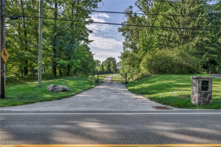 6610 Wallings Road, Brecksville, OH, 44141