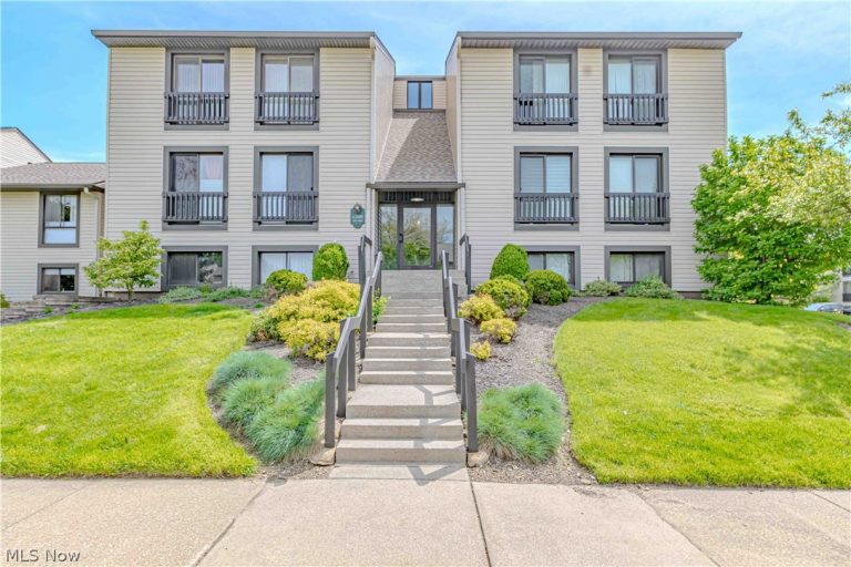 6300 Greenwood #402, Northfield, OH, 44067