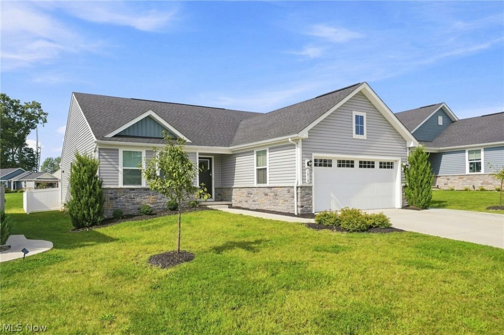 1018 Sunrise Way, Lakemore, OH