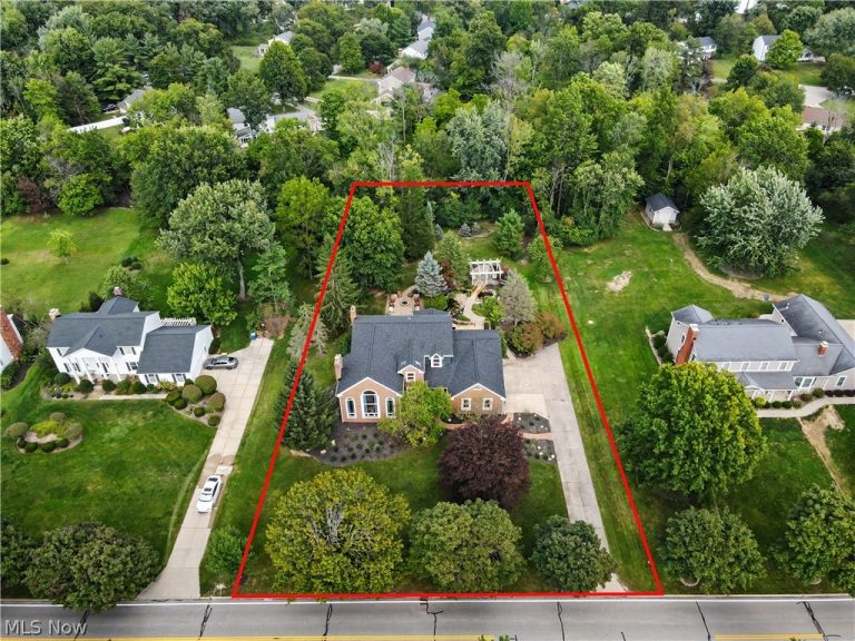 207 Hayden Parkway, Hudson, OH - Photo 4