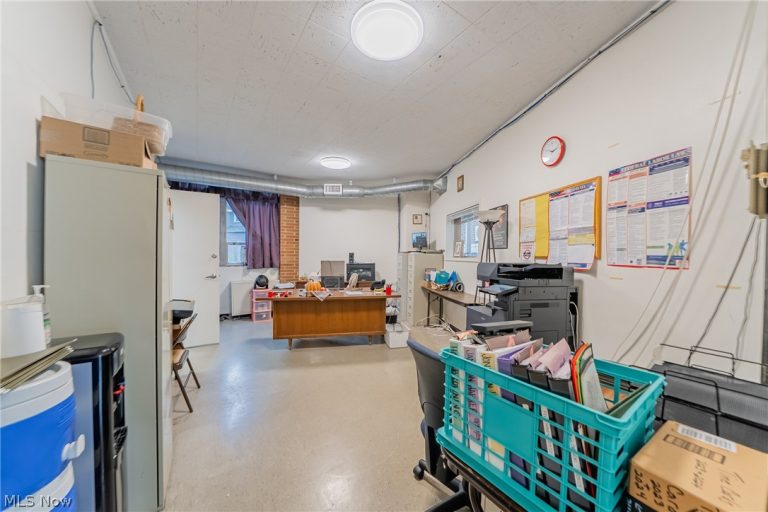 2150 Warren Road, Lakewood, OH - Photo 4