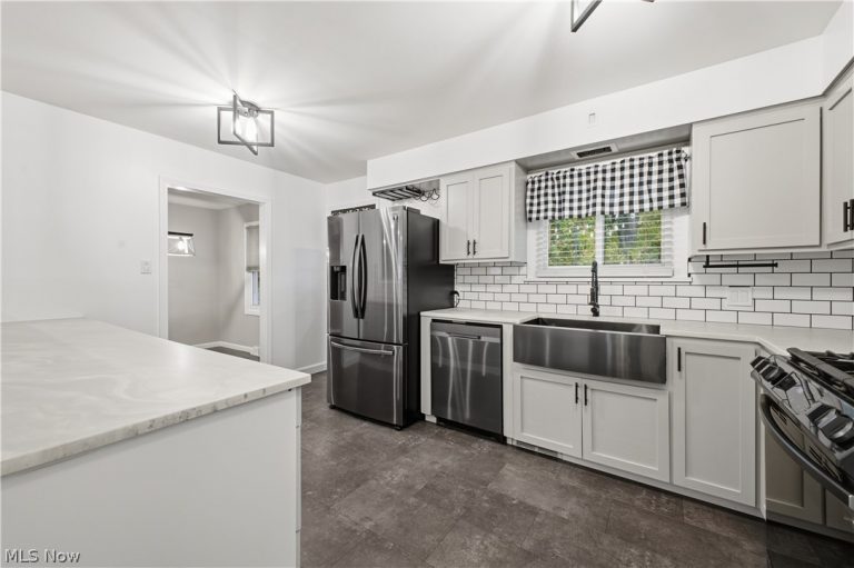 70 Hillside Road, Canfield, OH - Photo 4