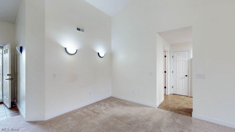1146 Briarcliff Drive, Akron, OH - Photo 3