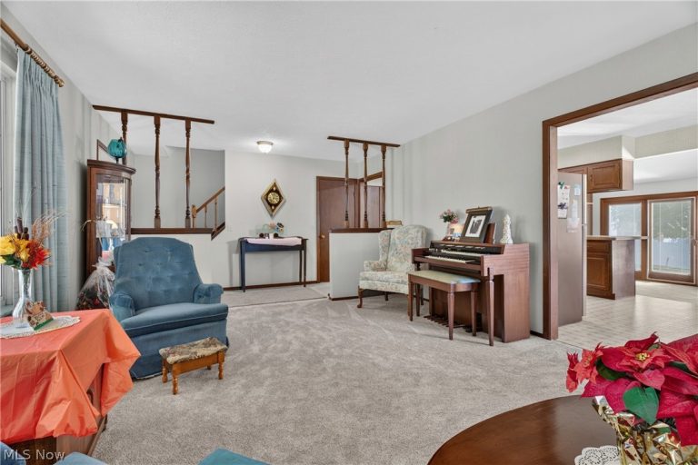 8899 Gateway Drive, North Royalton, OH - Photo 6
