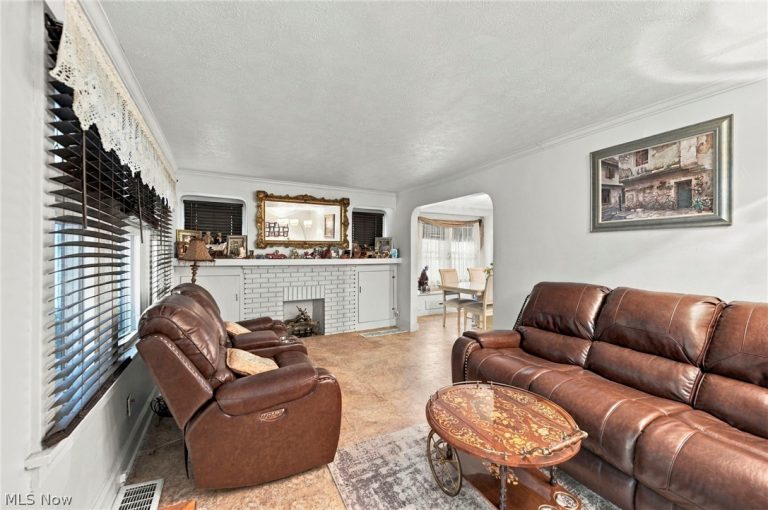 17816 Woodbury Avenue, Cleveland, OH - Photo 4