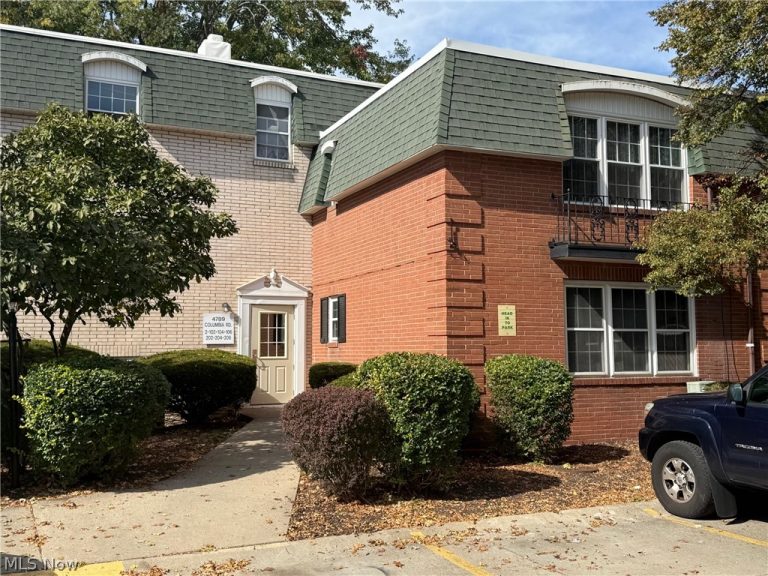 4789 Columbia Road #206, North Olmsted, OH, 44070
