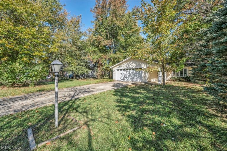 33866 Gail Drive, North Ridgeville, OH - Photo 3