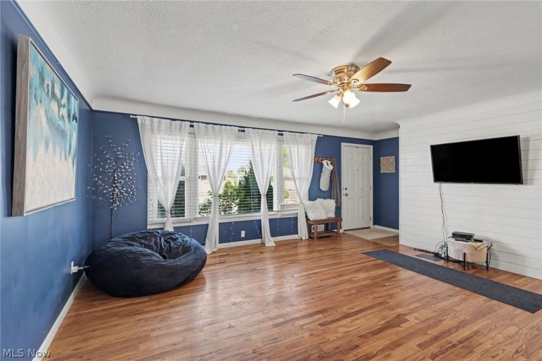 578 Hillsdale Avenue, Seven Hills, OH - Photo 8