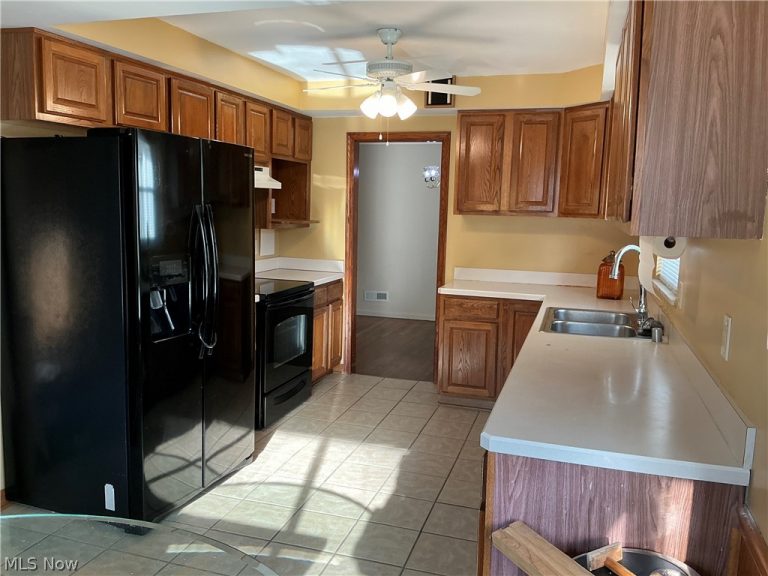 952 Parkhaven Drive, Seven Hills, OH - Photo 8